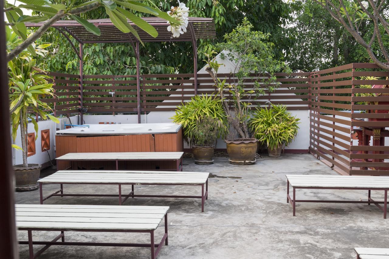 Junior House Vandrehjem Chiang Mai Eksteriør billede